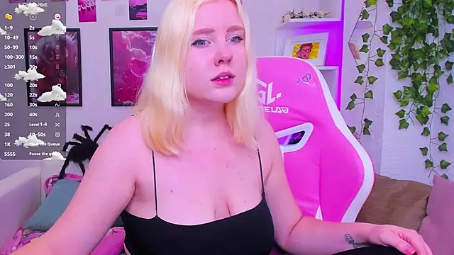 Snapshot of art_lovee chatting on November 8, 2025, 1:09 am art lovee online show from November 8, 2025, 1:09 am