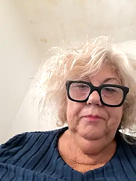 Snapshot of Merilulla chatting on October 2, 2025, 11:35 am Merilulla online show from October 2, 2025, 11:35 am