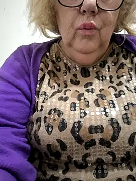 Snapshot of Merilulla chatting on November 25, 2025, 6:36 am Merilulla online show from November 25, 2025, 6:36 am