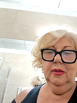 Snapshot of Merilulla chatting on October 4, 2025, 12:01 am Merilulla online show from October 4, 2025, 12:01 am