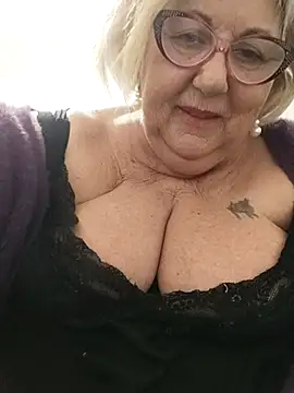 Snapshot of Merilulla chatting on March 16, 2025, 4:52 am Merilulla online show from March 16, 2025, 4:52 am