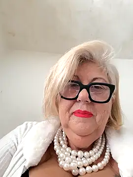 Snapshot of Merilulla chatting on October 22, 2025, 12:37 pm Merilulla online show from October 22, 2025, 12:37 pm