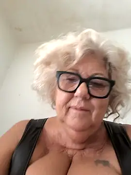 Snapshot of Merilulla chatting on September 24, 2025, 8:10 am Merilulla online show from September 24, 2025, 8:10 am