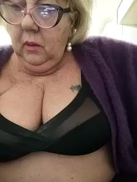 Snapshot of Merilulla chatting on March 17, 2025, 5:45 am Merilulla online show from March 17, 2025, 5:45 am