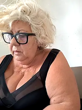 Snapshot of Merilulla chatting on September 9, 2025, 1:53 pm Merilulla online show from September 9, 2025, 1:53 pm