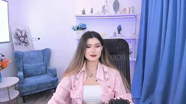 AnneTLi online show from November 3, 2025, 7:28 pm