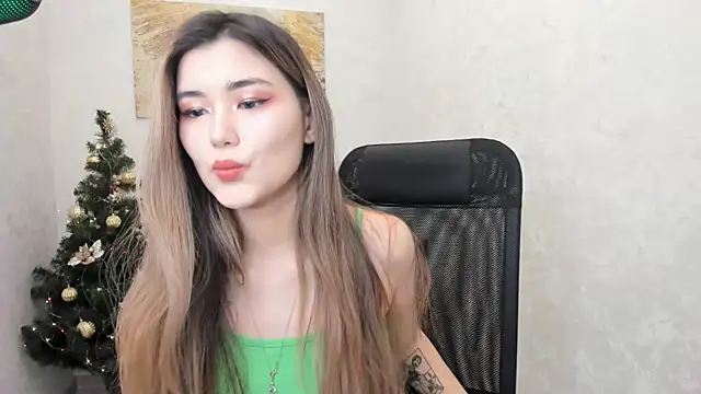 AnneTLi online show from December 21, 2024, 4:09 am