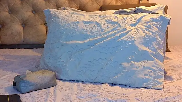 KeryHillson online show from January 7, 2026, 12:21 pm