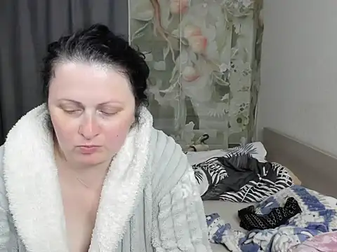 Snapshot of Lillian2 chatting on May 21, 2026, 8:06 pm Lillian2 online show from May 21, 2026, 8:06 pm