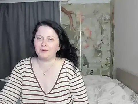 Snapshot of Lillian2 chatting on May 24, 2026, 6:19 pm Lillian2 online show from May 24, 2026, 6:19 pm