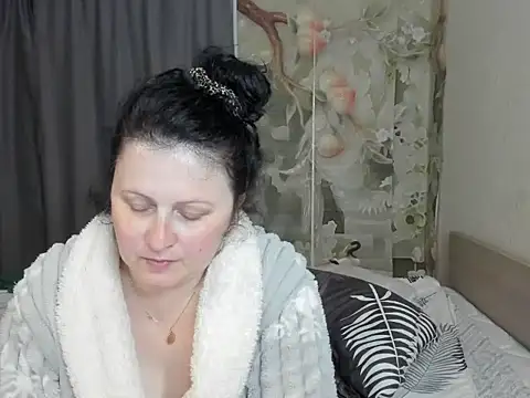 Snapshot of Lillian2 chatting on May 25, 2026, 8:07 pm Lillian2 online show from May 25, 2026, 8:07 pm