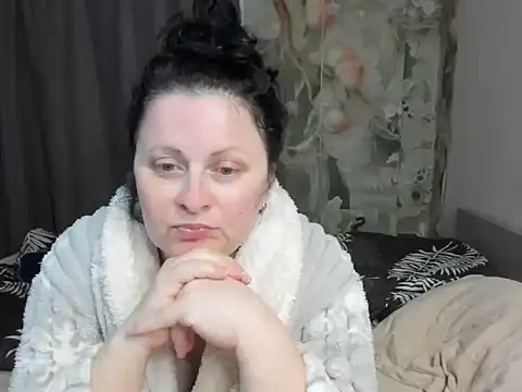 Snapshot of Lillian2 chatting on May 16, 2026, 11:53 am Lillian2 online show from May 16, 2026, 11:53 am