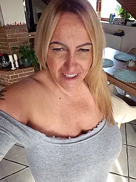 Snapshot of Isabellaa04 chatting on February 14, 2026, 9:31 am Isabellaa04 online show from February 14, 2026, 9:31 am