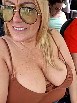 Isabellaa04 online show from May 21, 2026, 11:07 am