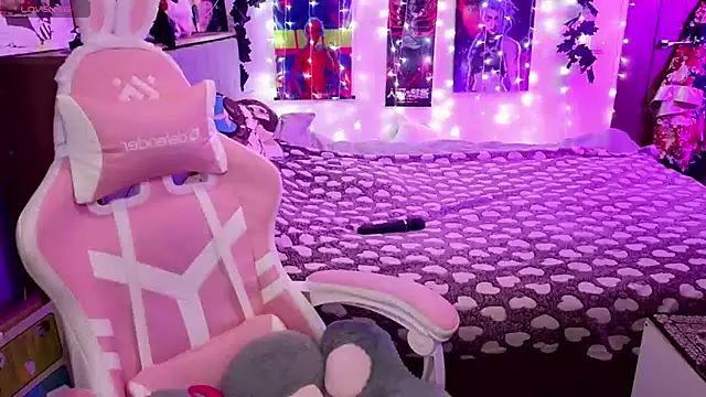 Violet Noir online show from January 28, 2025, 9:41 am