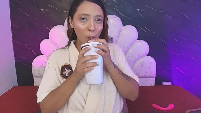  MiaBrown  online show from April 21, 2026, 12:12 pm