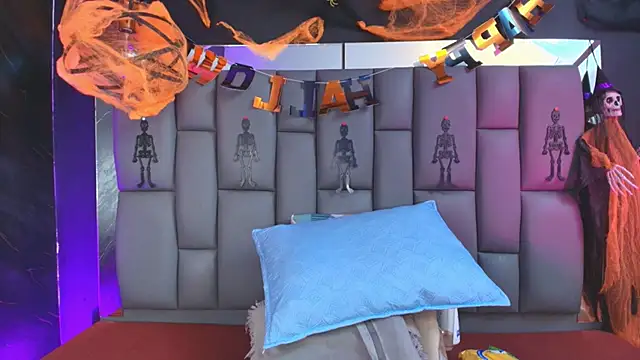  MiaBrown  online show from October 24, 2025, 12:04 pm