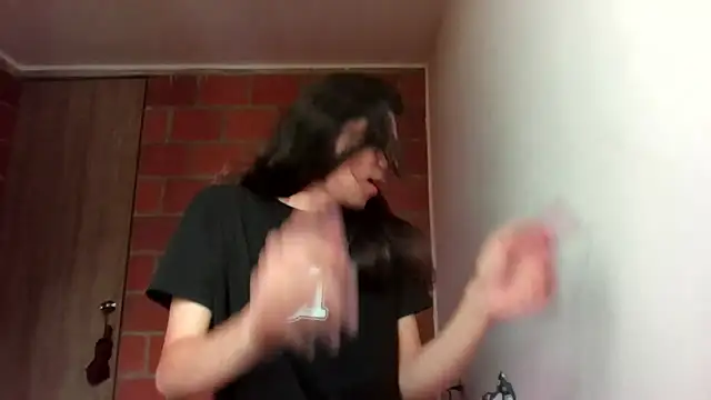 dussan online show from October 4, 2025, 2:40 pm