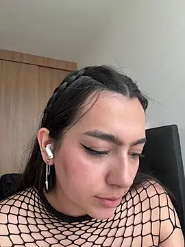 Nicollemays online show from April 2, 2026, 6:14 pm