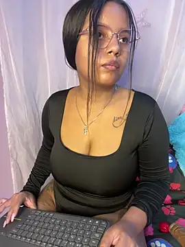Snapshot of Aleja_DANS chatting on May 17, 2026, 12:32 am Aleja DANS online show from May 17, 2026, 12:32 am