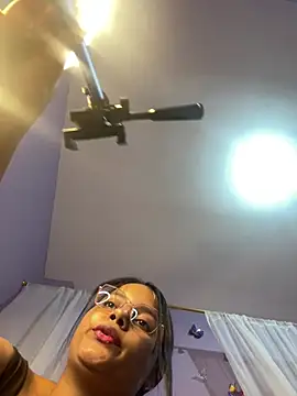 Snapshot of Aleja_DANS chatting on May 8, 2026, 11:19 pm Aleja DANS online show from May 8, 2026, 11:19 pm