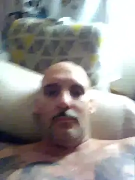 Snapshot of ClydeCan409 chatting on April 1, 2026, 12:57 am ClydeCan409 online show from April 1, 2026, 12:57 am