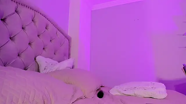 CamileHolmes online show from February 26, 2025, 7:34 am