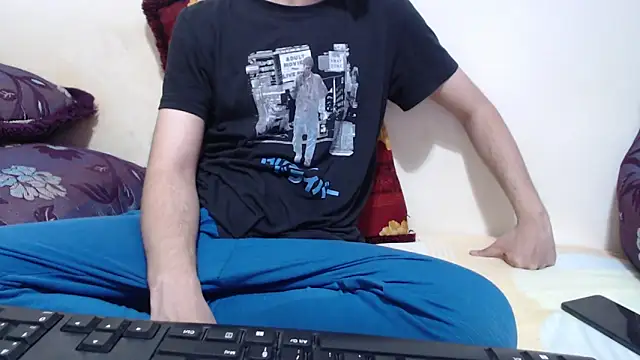 Alexdelarge323 online show from May 21, 2026, 2:58 pm