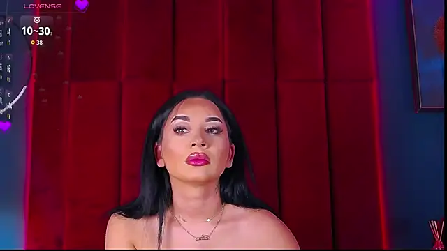 Snapshot of MadyLuxxx chatting on October 24, 2025, 7:13 pm MadyLuxxx online show from October 24, 2025, 7:13 pm