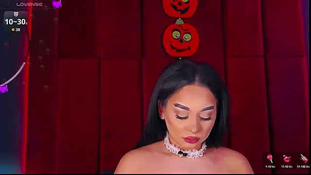 Snapshot of MadyLuxxx chatting on October 31, 2025, 7:43 pm MadyLuxxx online show from October 31, 2025, 7:43 pm