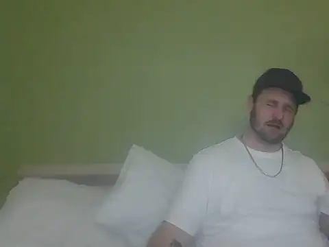 Snapshot of BlueEyedGuyPNW chatting on April 29, 2026, 7:53 pm BlueEyedGuyPNW online show from April 29, 2026, 7:53 pm