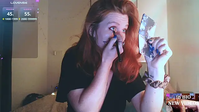 Cassie Wild online show from December 4, 2025, 1:43 pm