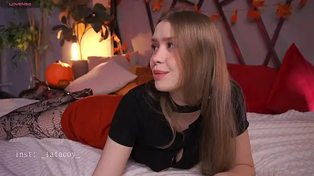 Snapshot of TataCoy chatting on November 9, 2025, 2:10 pm TataCoy online show from November 9, 2025, 2:10 pm