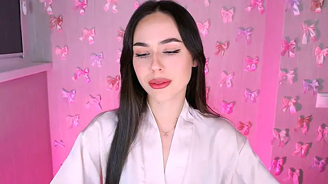 Snapshot of EmiliEliott chatting on November 4, 2025, 12:36 am EmiliEliott online show from November 4, 2025, 12:36 am