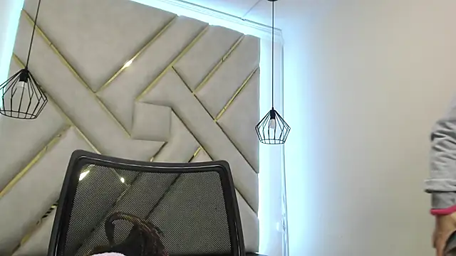 nalalye cruzz  online show from March 12, 2025, 3:24 am