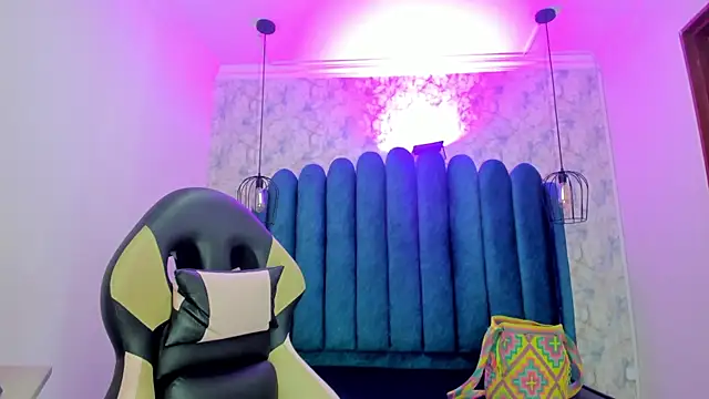 nalalye cruzz  online show from January 9, 2026, 3:02 am