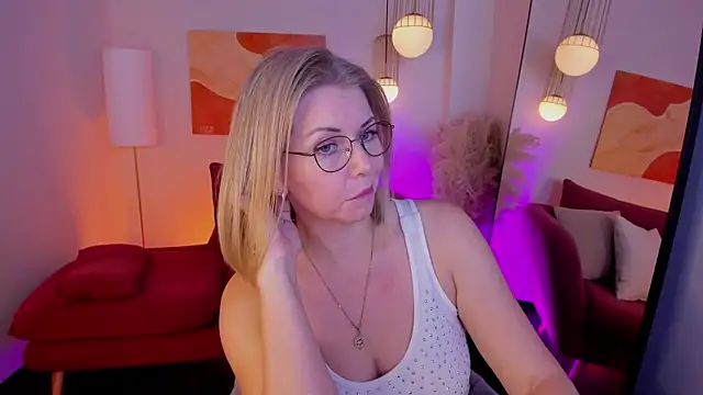 Annie Light online show from November 14, 2025, 5:55 am