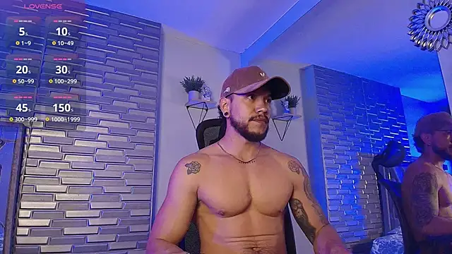 ARON TAYLER01 online show from April 12, 2026, 10:29 am