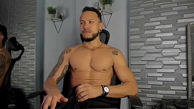 ARON TAYLER01 online show from January 15, 2026, 10:29 am