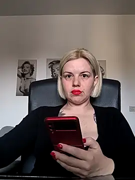Snapshot of Ladykaos chatting on May 6, 2026, 1:04 pm Ladykaos online show from May 6, 2026, 1:04 pm