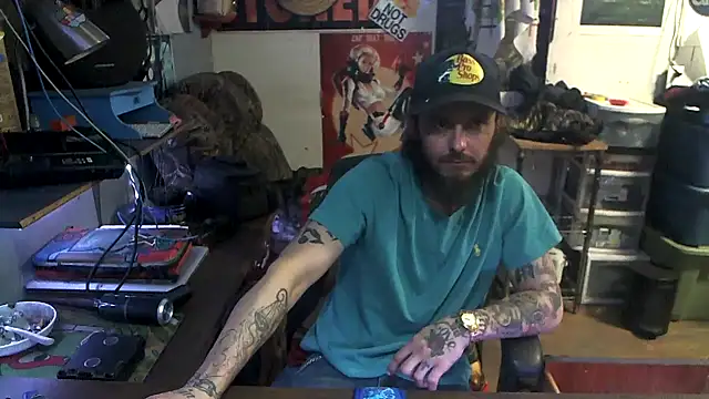 Snapshot of CloudDadddyyy420 chatting on November 18, 2025, 4:43 pm CloudDadddyyy420 online show from November 18, 2025, 4:43 pm