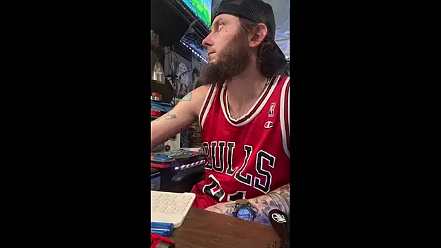 Snapshot of CloudDadddyyy420 chatting on October 28, 2025, 3:22 pm CloudDadddyyy420 online show from October 28, 2025, 3:22 pm