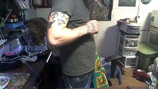 Snapshot of CloudDadddyyy420 chatting on November 13, 2025, 7:51 pm CloudDadddyyy420 online show from November 13, 2025, 7:51 pm