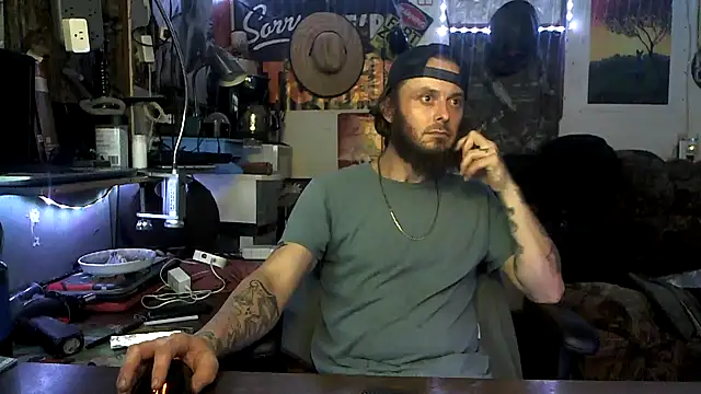 Snapshot of CloudDadddyyy420 chatting on October 24, 2025, 8:24 am CloudDadddyyy420 online show from October 24, 2025, 8:24 am