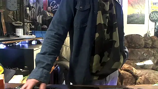 Snapshot of CloudDadddyyy420 chatting on October 26, 2025, 6:36 am CloudDadddyyy420 online show from October 26, 2025, 6:36 am