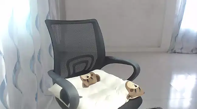 TinyGirls online show from December 5, 2024, 5:54 am