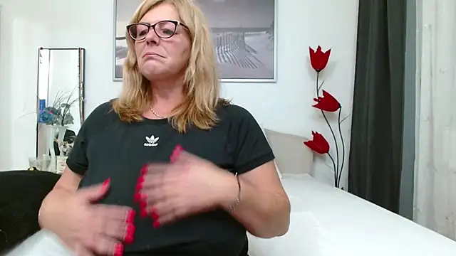 Snapshot of YulliaMilf chatting on November 7, 2025, 3:16 pm YulliaMilf online show from November 7, 2025, 3:16 pm