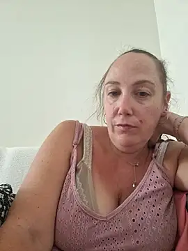 Snapshot of Wisie_Cutie chatting on September 8, 2025, 3:11 pm Wisie Cutie online show from September 8, 2025, 3:11 pm