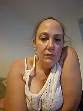 Snapshot of Wisie_Cutie chatting on November 6, 2025, 10:14 pm Wisie Cutie online show from November 6, 2025, 10:14 pm