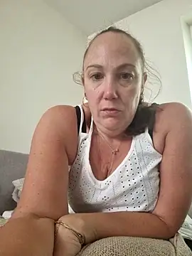 Snapshot of Wisie_Cutie chatting on October 6, 2025, 1:56 pm Wisie Cutie online show from October 6, 2025, 1:56 pm